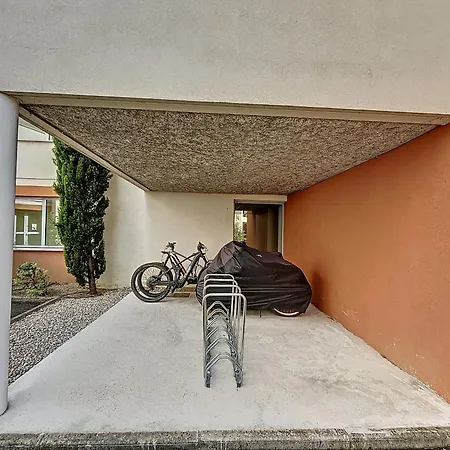 F2 Climatise Avec Terrasse Et Parking - Proche Centre Et Thermes, - Fr-1-451-134 Lejlighed *