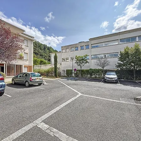 F2 Climatise Avec Terrasse Et Parking - Proche Centre Et Thermes, - Fr-1-451-134 Lejlighed *