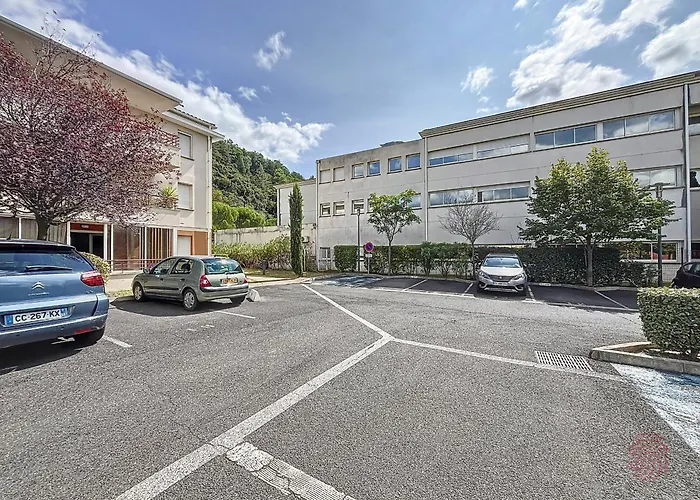 F2 Climatise Avec Terrasse Et Parking - Proche Centre Et Thermes, - Fr-1-451-134 Διαμέρισμα *
