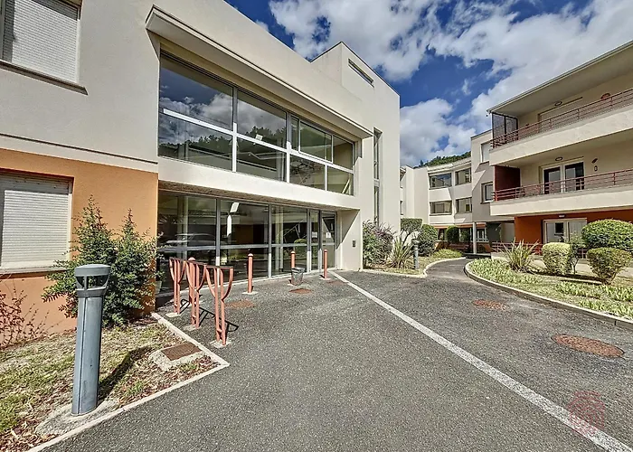 F2 Climatise Avec Terrasse Et Parking - Proche Centre Et Thermes, - Fr-1-451-134
